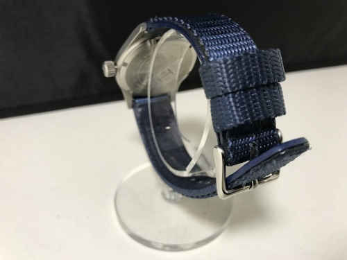 カーキのクォーツカーキ