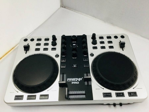 ターンテーブルのDJ