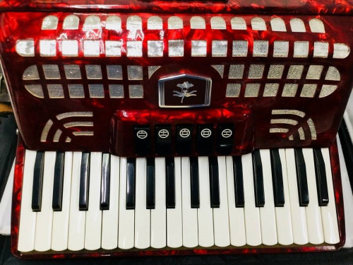 アコーディオンのTOMBO