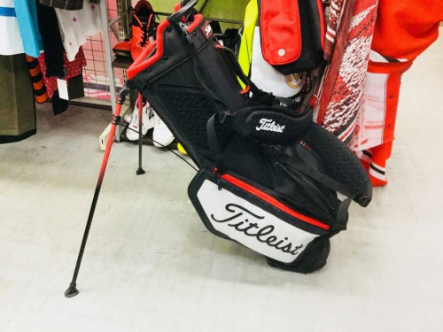 スポーツ用品のゴルフ