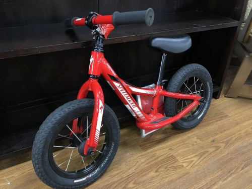 自転車の子供用自転車