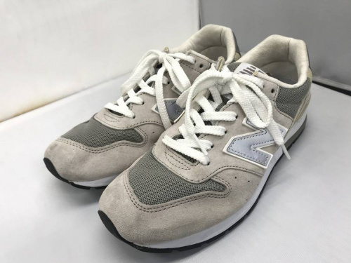 スニーカーのニューバランス（new balance）