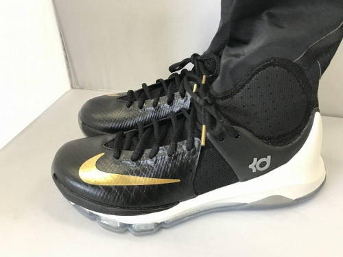 NIKEの835615-071