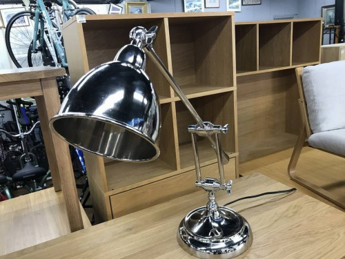 スタンド照明　TT1164　Iron Guardee table lampのEG121007　