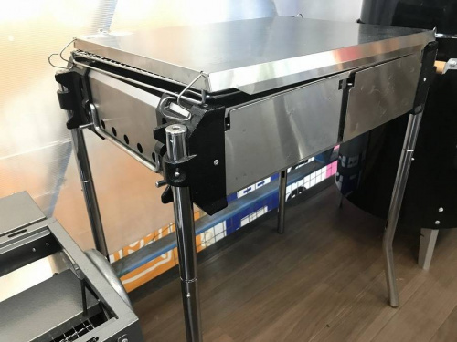 キャンプ用品のツインバーベキューグリル