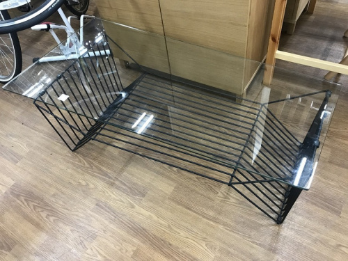 生活家具のテーブル