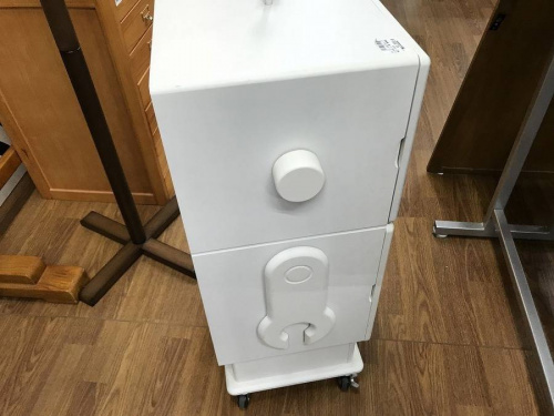 万能収納のキャビネット
