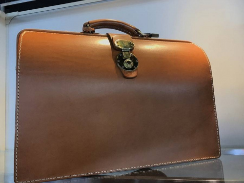 バッグのダレスバッグ