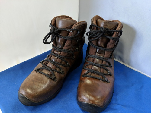 トレッキングブーツのMERRELL