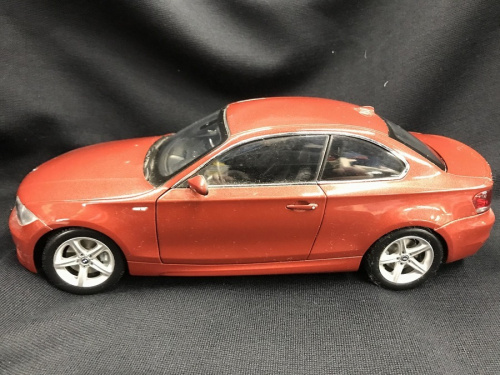 ミニカーの1/18 BMW