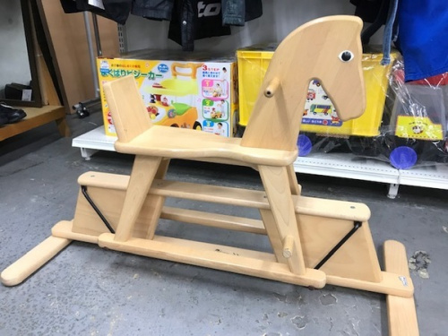 スイングラックの木馬