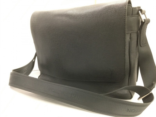 バッグのLOUIS VUITTON