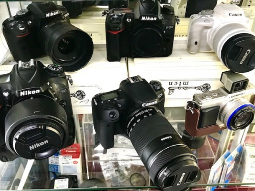 デジタル家電のミラーレスカメラ