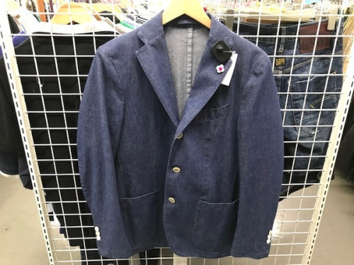 秋物のLARDINI