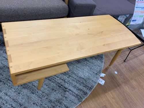 家具のローテーブル