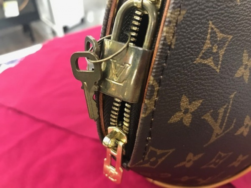 LOUIS VUITTONのモノグラム