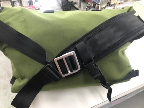 MISSION WORKSHOPのメッセンジャーバッグ