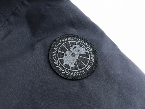 CANADA GOOSEのダウンジャケット