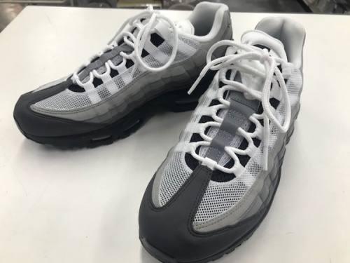 メンズファッションのスニーカー