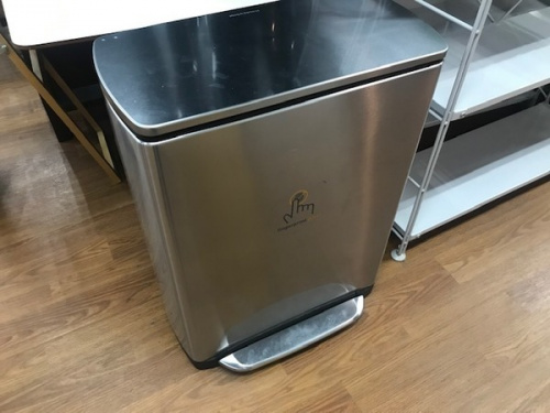 家具のダストボックス