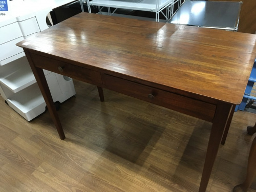 中古家具のデスク