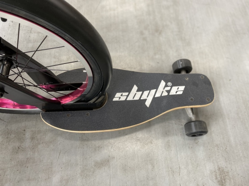 スケートボードの自転車