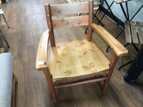 家具のテーブル