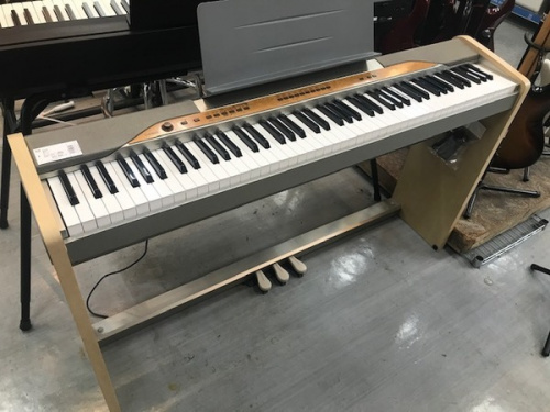楽器の電子ピアノ