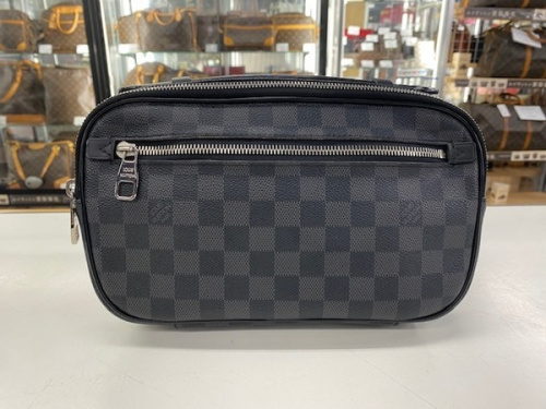 バッグのLOUIS VUITTON