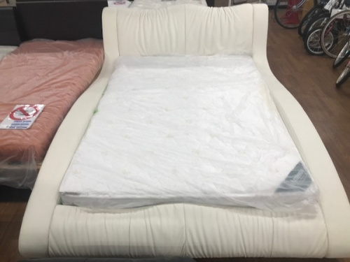ベッドのダブルベッド