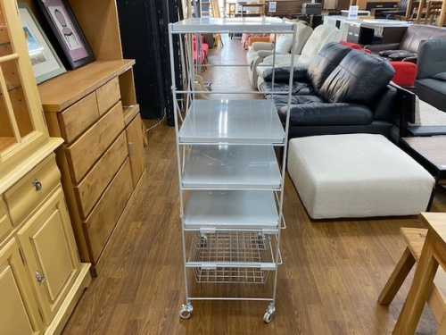 ラックのシェルフ