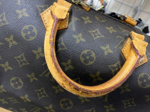 バッグの財布