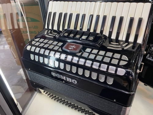 楽器のアコーディオン