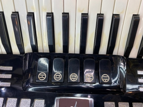 アコーディオンのトレファク中古楽器強化店舗