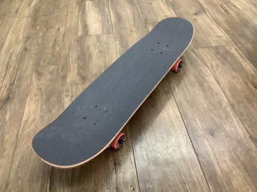 スポーツ用品のスケートボード