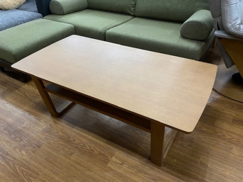 家具のテーブル