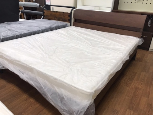 家具のベッド