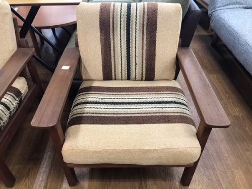イスのアームチェア