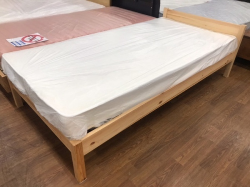 家具のベッド