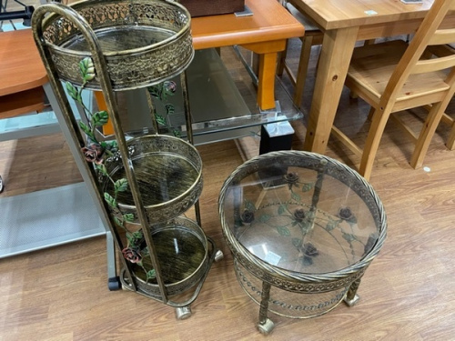 家具のテーブル