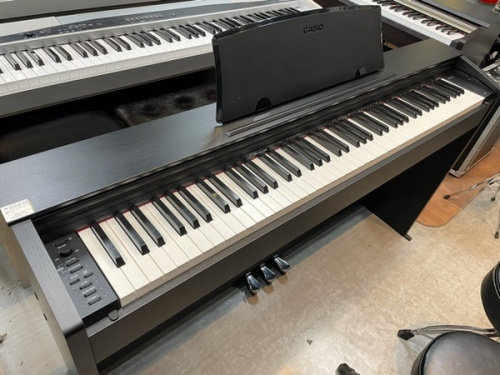 楽器の電子ピアノ