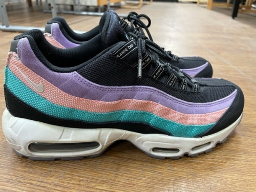 スニーカーのNIKE