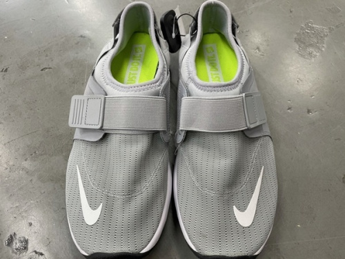 スニーカーのNIKE