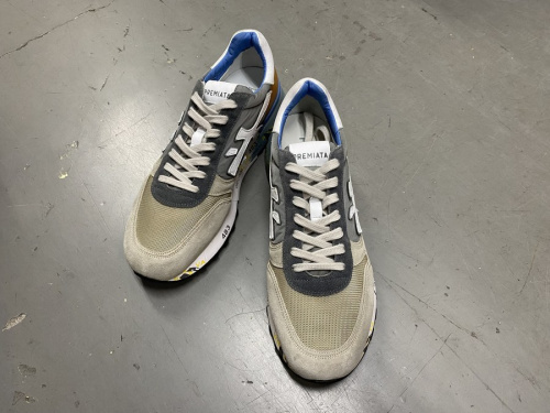 メンズファッションのスニーカー