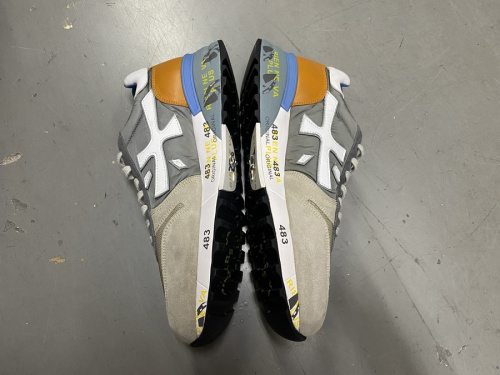スニーカーのPREMIATA