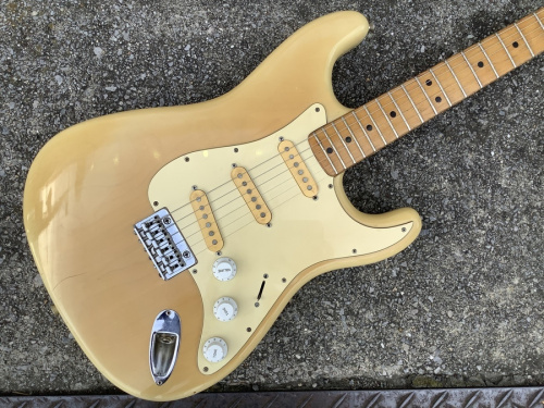 fender japanのストラトキャスター