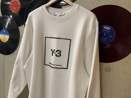 スウェットのadidas