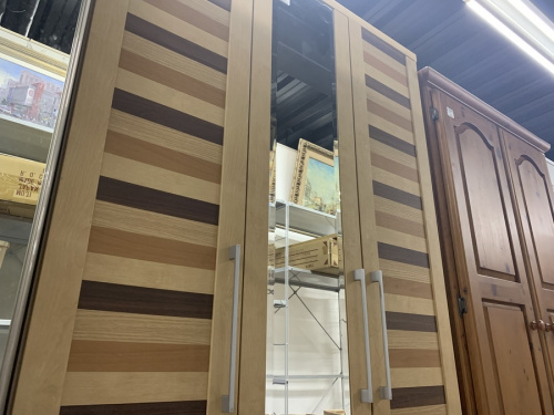 家具のワードローブ