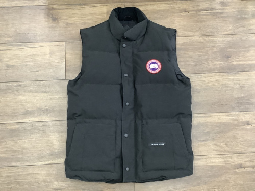 メンズファッションのダウンベスト