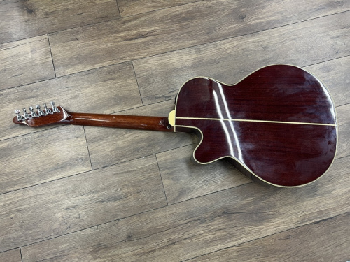 ギターのTakamine
